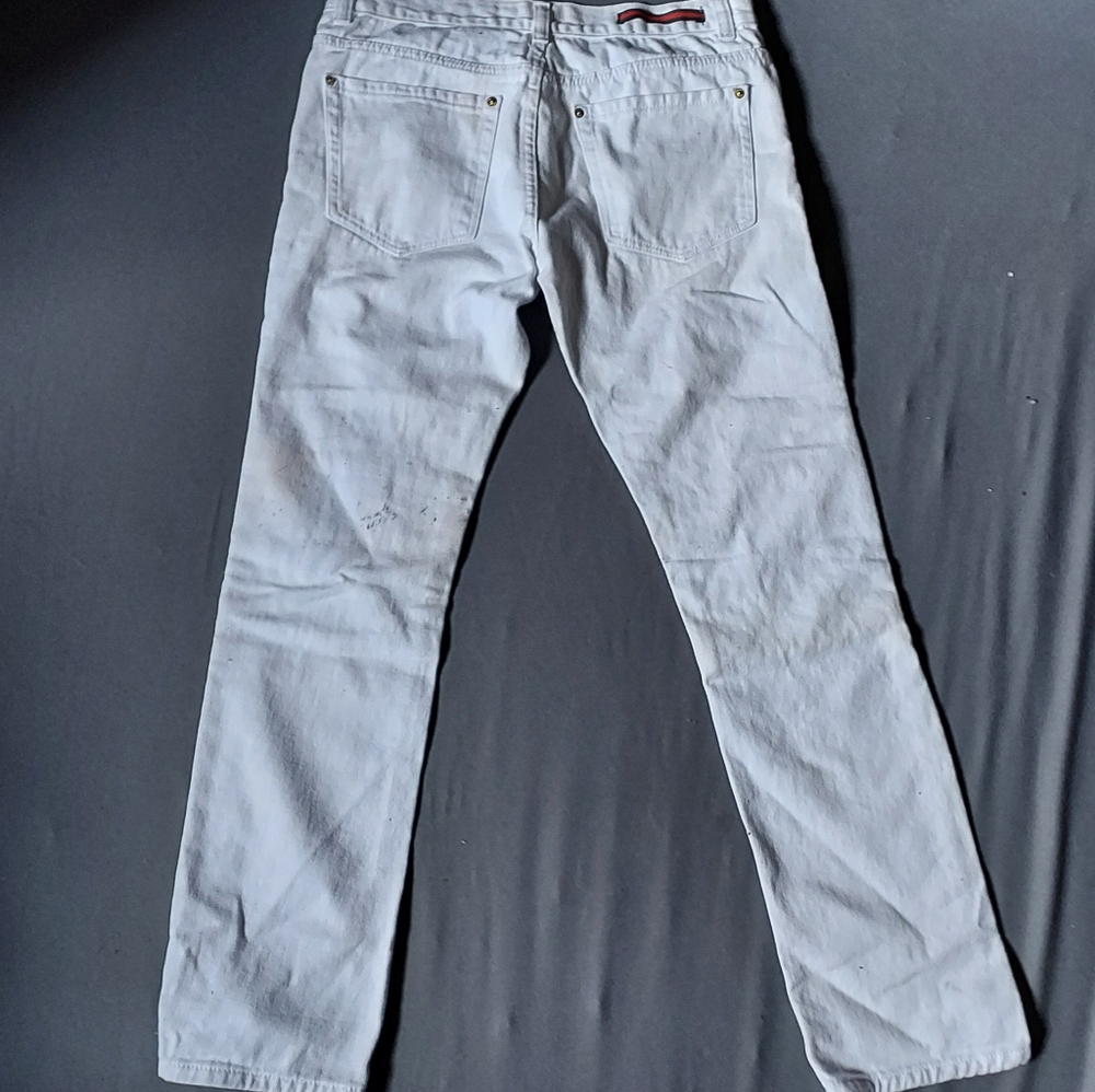 White jeans with distressed legs. Men's 32" x 30" - Picture 7 of 10
